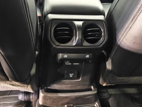 Used 2020 Jeep Wrangler Unlimited Sahara AWD/4WD image 28