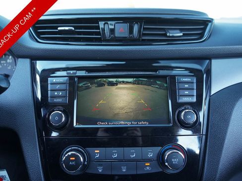 Used 2021 Nissan Rogue Sport S image 18