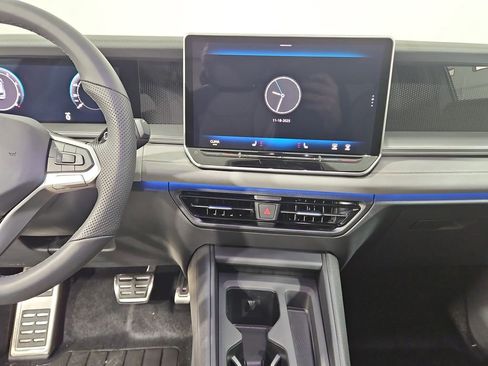 New 2026 Volkswagen Tiguan SE R-Line image 17