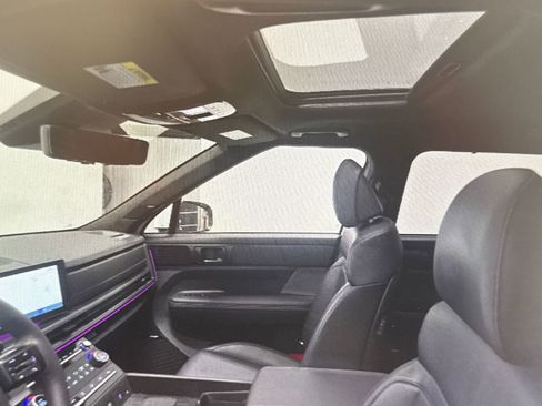 Used 2025 Hyundai Santa Fe Calligraphy image 7