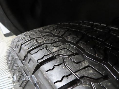 Used 2025 GMC Canyon AT4 w/ Technology Plus Package image 7