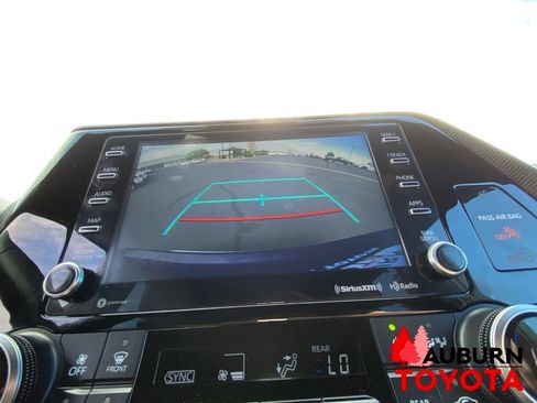 Used 2022 Toyota Highlander XSE AWD/4WD image 47