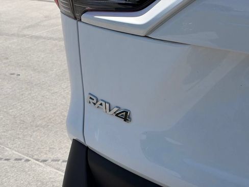 Used 2019 Toyota RAV4 LE w/ Carpet Mat Package FWD image 5