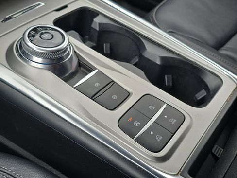 Used 2020 Ford Explorer XLT w/ Equipment Group 202A image 20