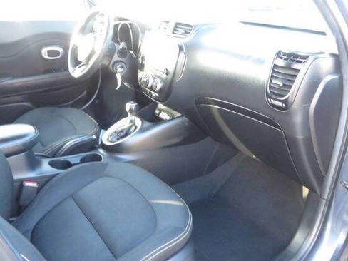 Used 2015 Kia Soul + image 17
