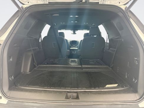Used 2023 Chevrolet Traverse LT w/ LPO, Floor Liner Package AWD/4WD image 18