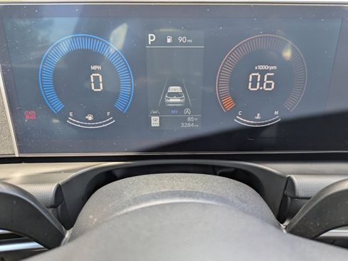 Used 2025 Hyundai Tucson SE image 23