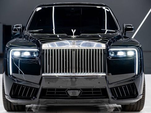 Used 2026 Rolls-Royce Cullinan AWD/4WD image 2