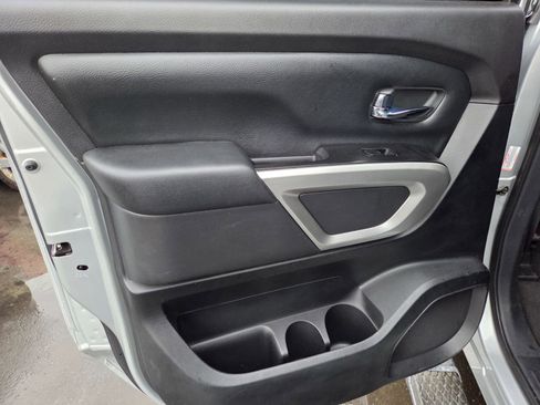 Used 2016 Nissan Titan SV RWD image 8