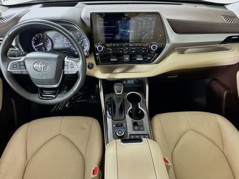 Used 2022 Toyota Highlander Platinum AWD/4WD image 24