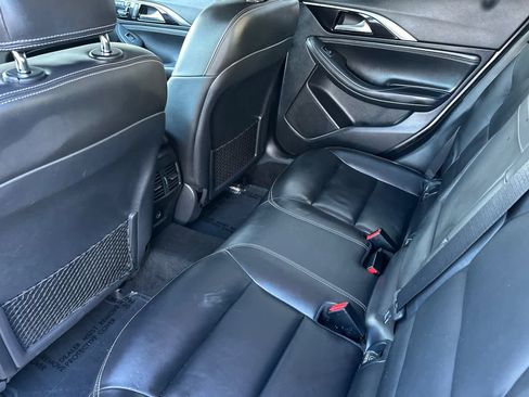 Used 2018 INFINITI QX30 Luxury image 4