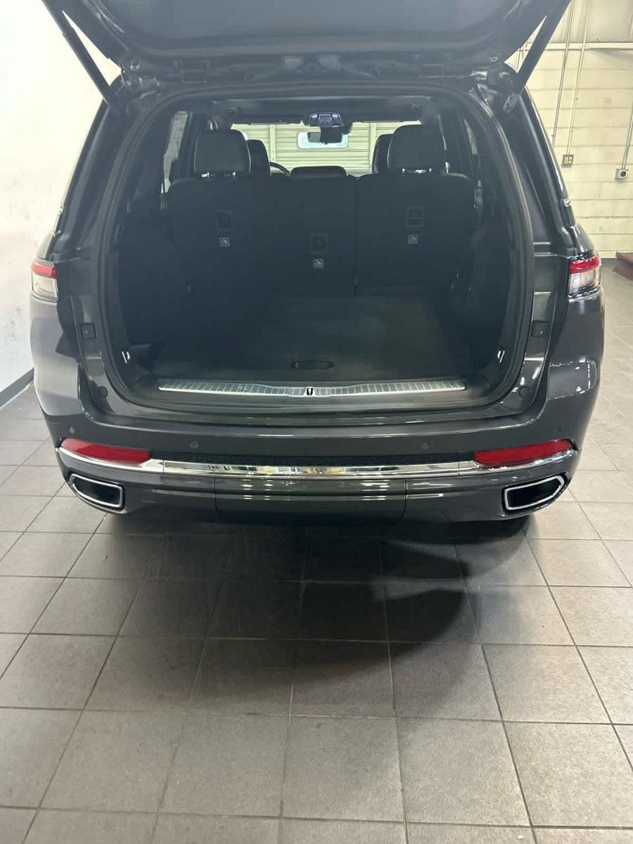 Used 2024 Jeep Grand Cherokee Overland w/ Adv Protech Group III AWD/4WD image 11