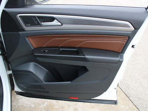 Certified 2021 Volkswagen Atlas SEL Premium image 29