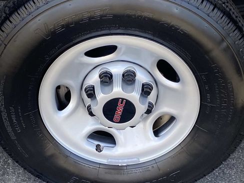 Used 2025 GMC Savana 2500 w/ Driver Convenience Package RWD image 31