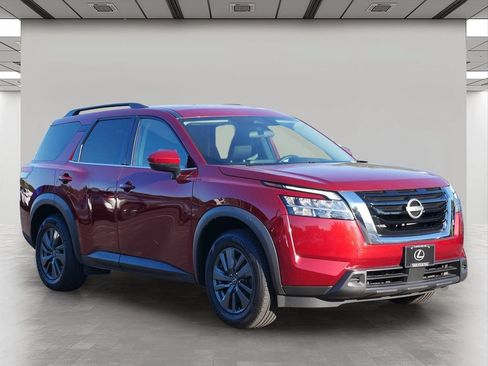 Used 2022 Nissan Pathfinder SV AWD/4WD image 1