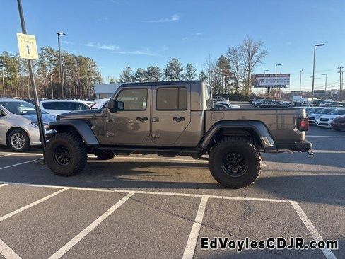 Used 2025 Jeep Gladiator Nighthawk image 1