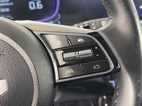 Certified 2025 Kia Seltos S AWD/4WD image 38