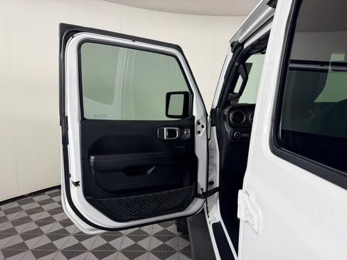 Used 2020 Jeep Wrangler Unlimited Sahara AWD/4WD image 27