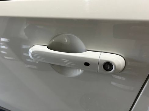 Used 2019 Jeep Renegade Latitude w/ Cold Weather Group FWD image 15