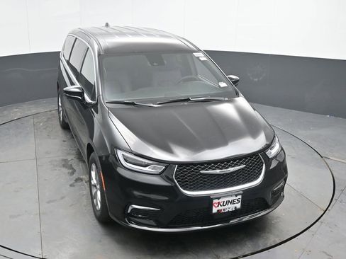 New 2026 Chrysler Pacifica Select AWD/4WD image 34