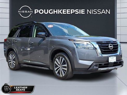 Certified 2022 Nissan Pathfinder Platinum w/ Cargo Package AWD/4WD image 1