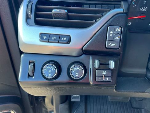 Used 2019 Chevrolet Suburban Premier image 43