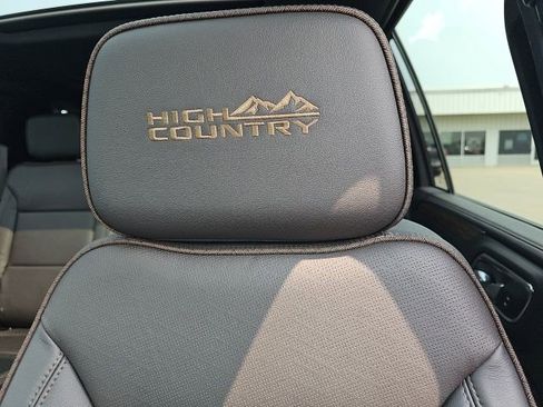 Used 2023 Chevrolet Suburban High Country w/ Premium Package 2 image 18
