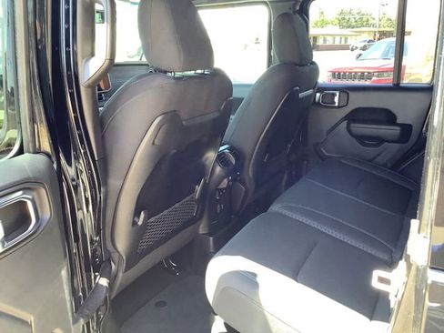 Used 2025 Jeep Wrangler Unlimited Rubicon 4xe w/ Convenience Group AWD/4WD image 25