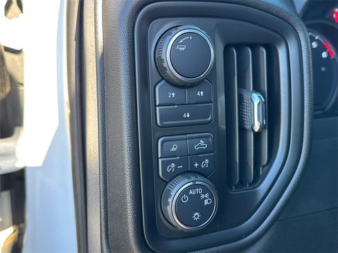 Used 2025 Chevrolet Silverado 2500 Custom w/ Custom Value Package image 27