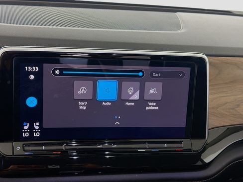 Used 2025 Volkswagen Atlas SE FWD image 19