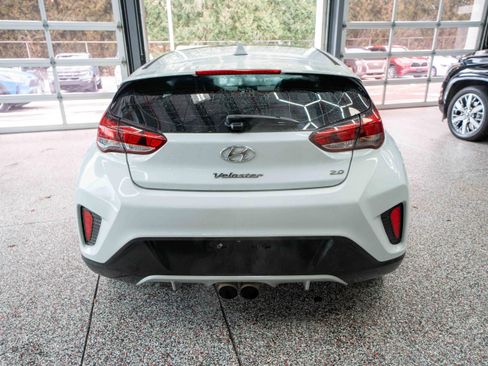 Used 2019 Hyundai Veloster 2.0 Premium image 3