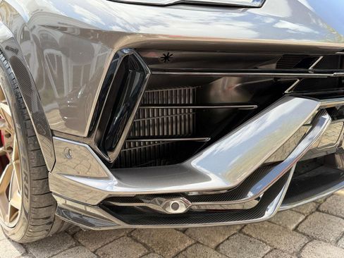 Used 2024 Lamborghini Urus Performante AWD/4WD image 8