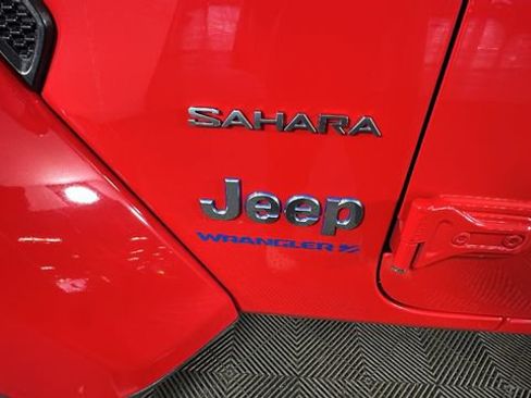 Used 2024 Jeep Wrangler Unlimited Sahara AWD/4WD image 9