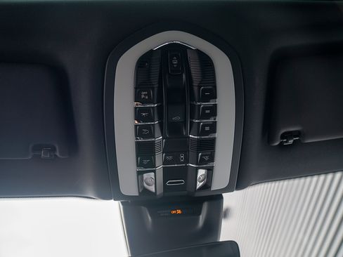 Certified 2026 Porsche Macan image 10