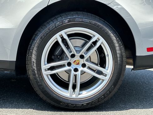 Certified 2025 Porsche Macan AWD/4WD image 30