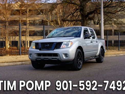 Used 2020 Nissan Frontier SV w/ Midnight Edition Floor Mats image 2