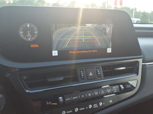 Used 2023 Lexus ES 350 w/ Accessory Package (Z2) FWD image 18