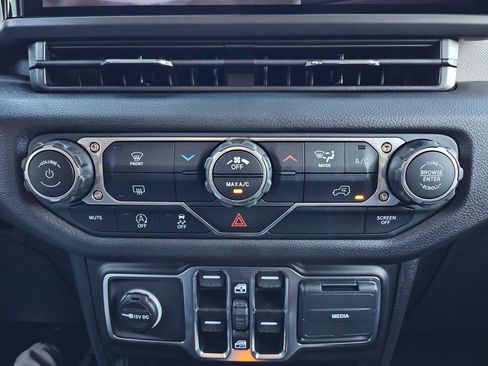 New 2025 Jeep Wrangler Sport S image 22