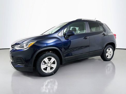 Used 2022 Chevrolet Trax LT w/ LT Convenience Package image 3