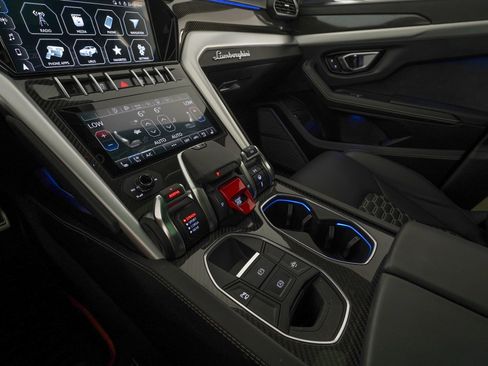 Used 2022 Lamborghini Urus AWD/4WD image 24