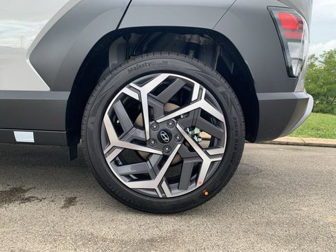 Used 2026 Hyundai Kona SEL Premium image 32