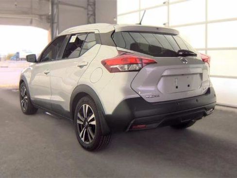 Used 2020 Nissan Kicks SV FWD image 3