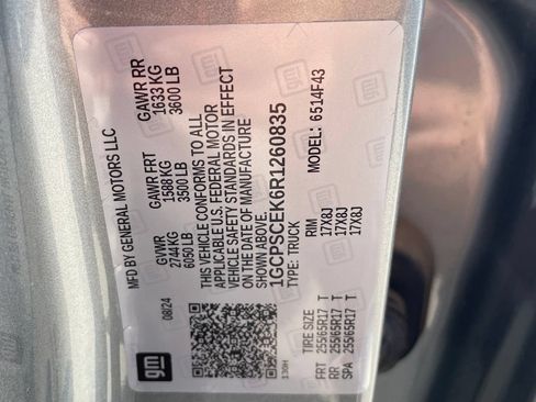 Used 2024 Chevrolet Colorado LT w/ LT Convenience Package II RWD image 9