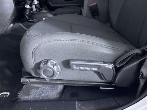 Used 2023 Jeep Gladiator Willys AWD/4WD image 13