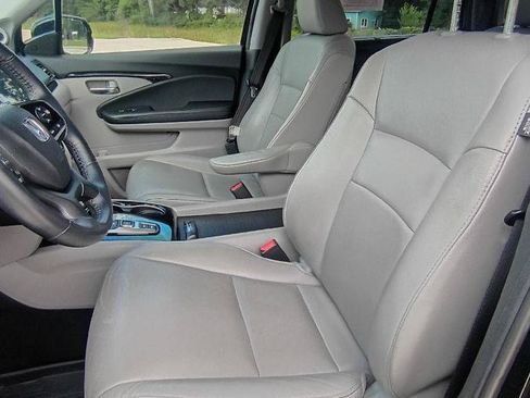 Used 2019 Honda Pilot Touring image 10