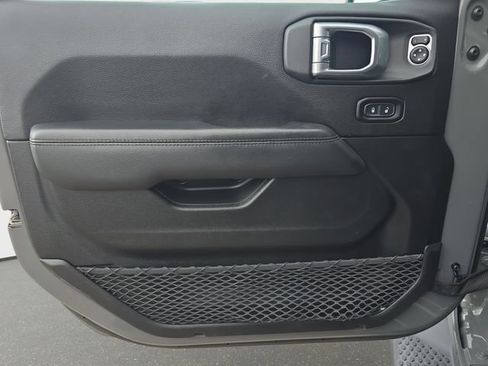 Used 2019 Jeep Wrangler Unlimited Sahara AWD/4WD image 29