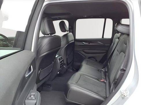 New 2025 Jeep Grand Cherokee Altitude image 12