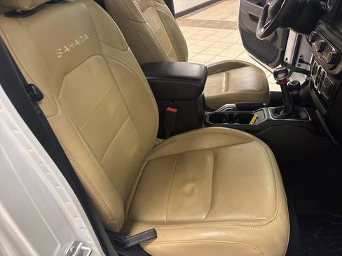 Used 2018 Jeep Wrangler Unlimited Sahara AWD/4WD image 40