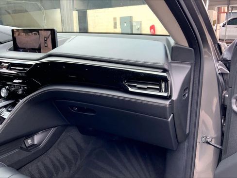 Used 2023 Acura MDX SH-AWD w/ Advance Package image 18