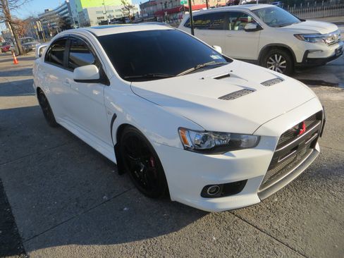 Used 2014 Mitsubishi Lancer Evolution GSR image 3
